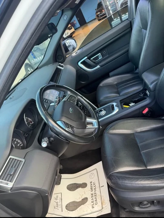 2016 Land Rover Discovery 4th Gen - Image 5 of 10