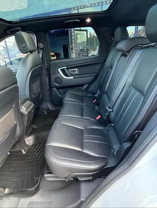 2016 Land Rover Discovery 4th Gen - Image 8 of 10
