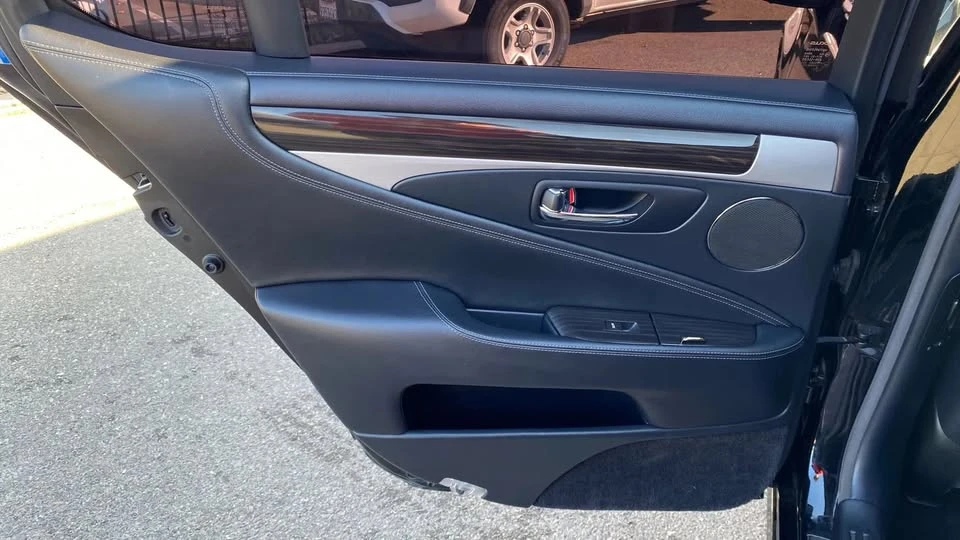 2016 Lexus LS 4th Gen - Image 10 of 17