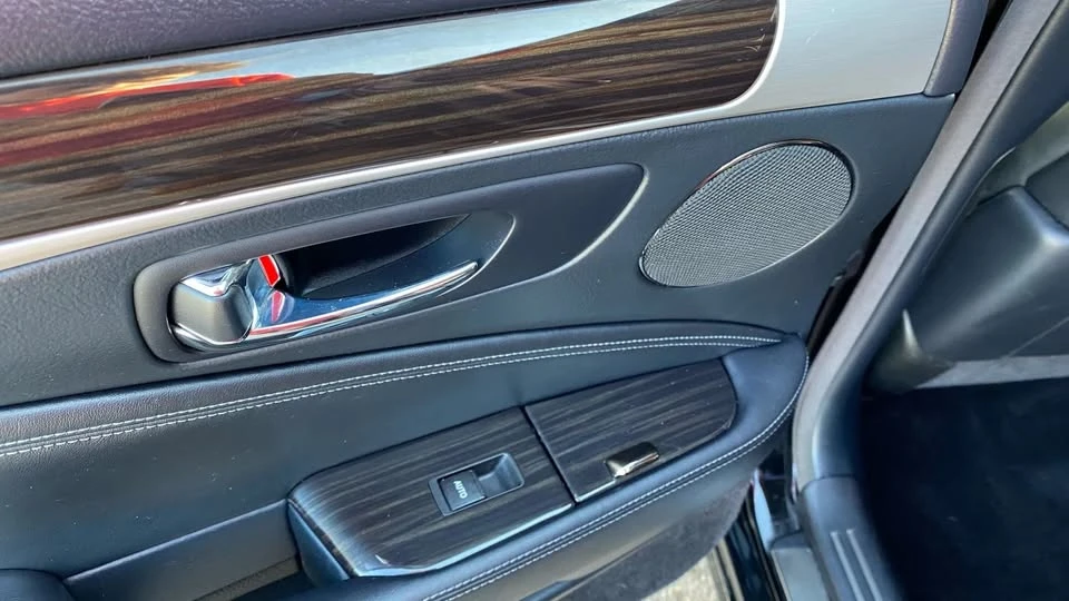 2016 Lexus LS 4th Gen - Image 11 of 17