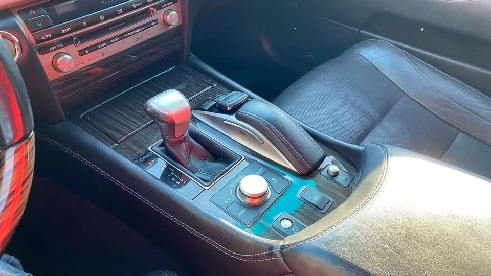2016 Lexus LS 4th Gen - Image 17 of 17