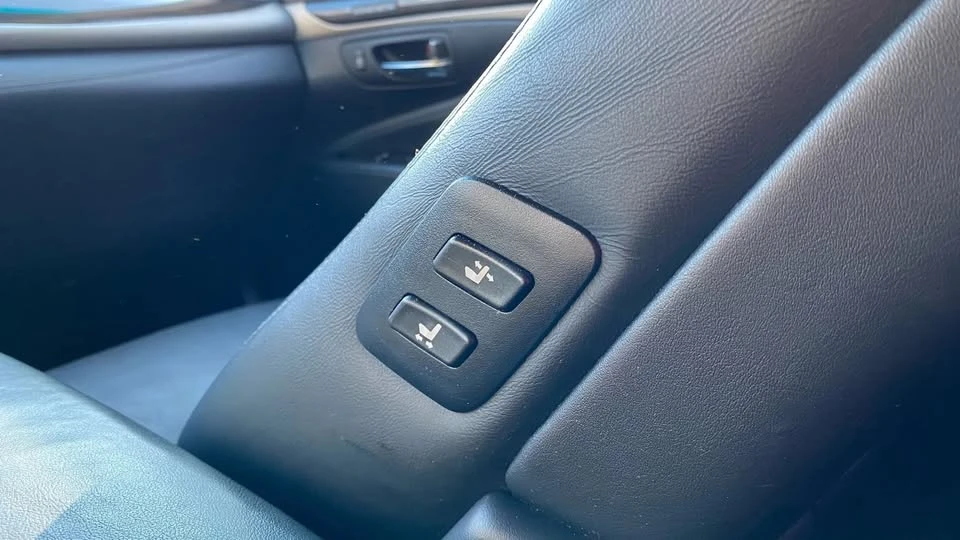 2016 Lexus LS 4th Gen - Image 12 of 17
