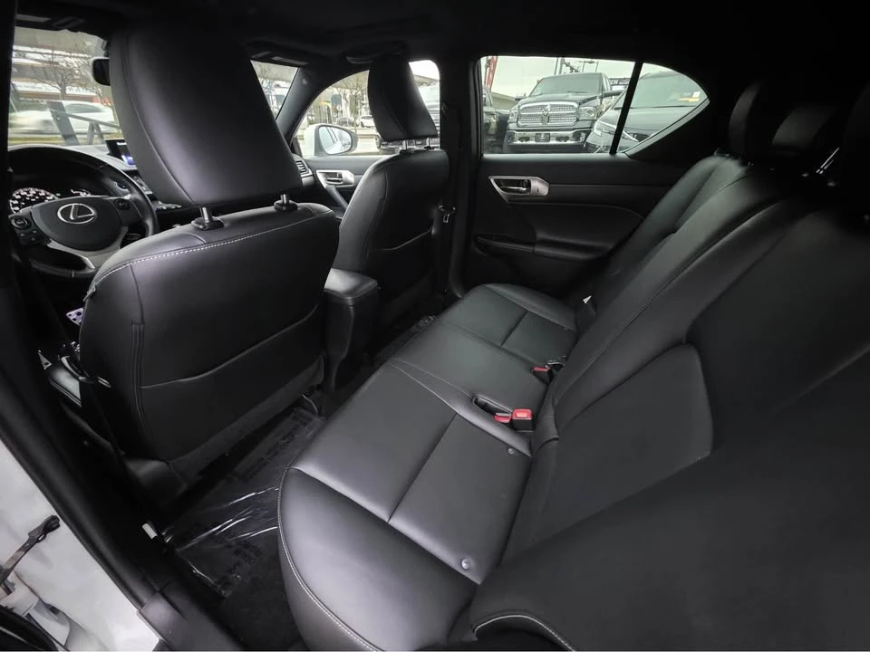 2016 Lexus CT - Image 12 of 13