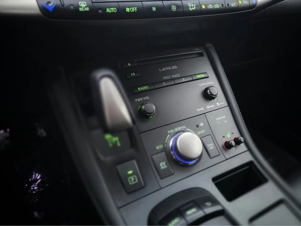 2016 Lexus CT - Image 9 of 13