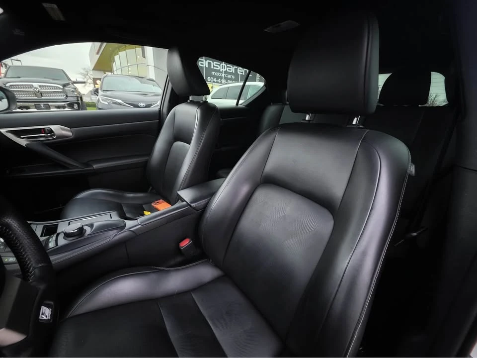 2016 Lexus CT - Image 11 of 13