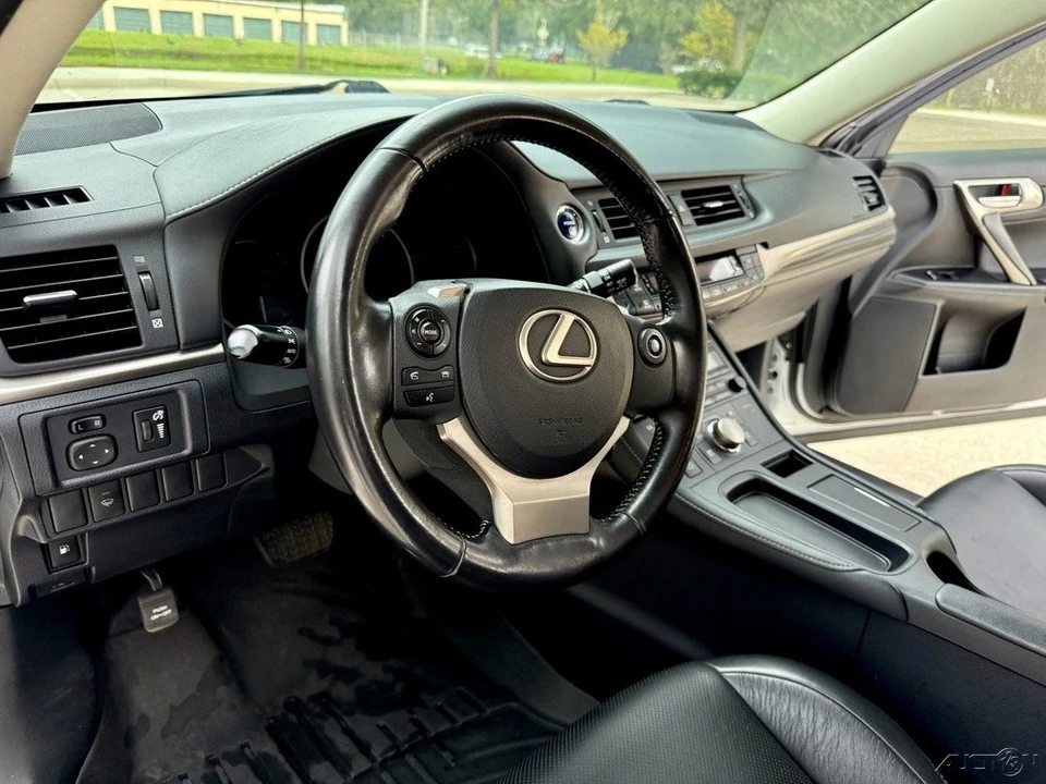 2016 Lexus CT - Image 10 of 12