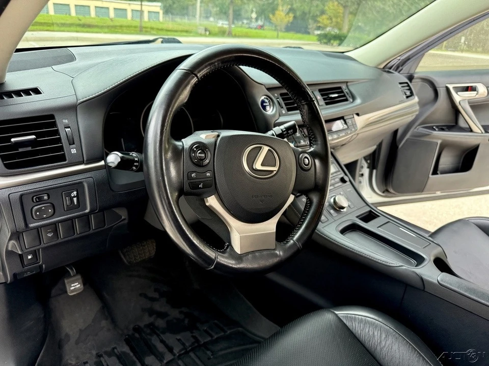 2016 Lexus CT - Image 10 of 12