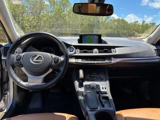 2016 Lexus CT - Image 19 of 21