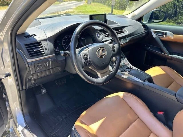 2016 Lexus CT - Image 10 of 21