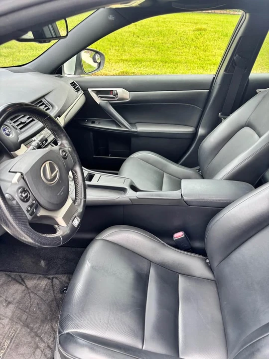 2016 Lexus CT - Image 8 of 13