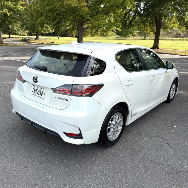 2016 Lexus CT - Image 16 of 17