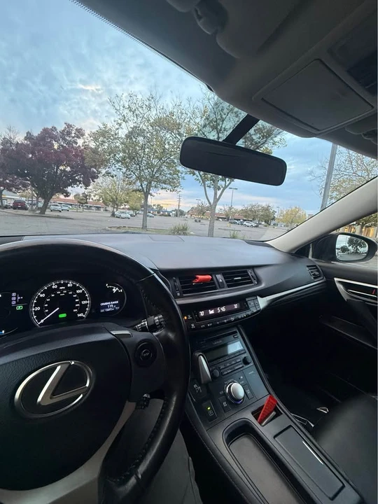 2016 Lexus CT - Image 18 of 19