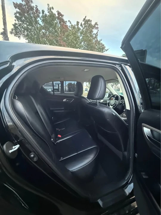2016 Lexus CT - Image 9 of 19