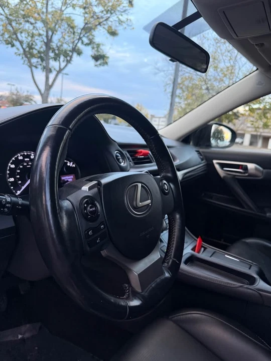 2016 Lexus CT - Image 17 of 19