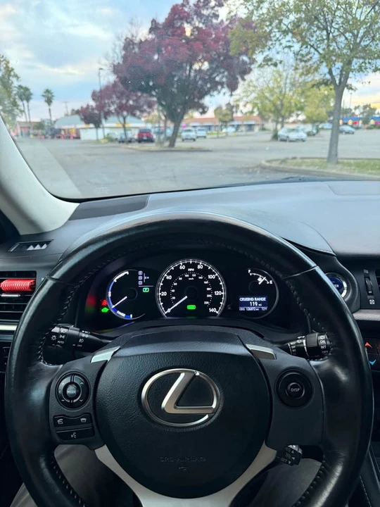 2016 Lexus CT - Image 16 of 19