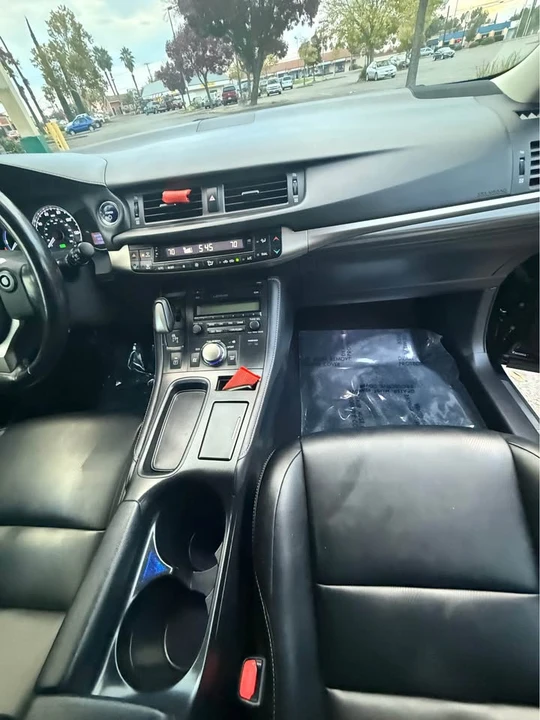 2016 Lexus CT - Image 14 of 19