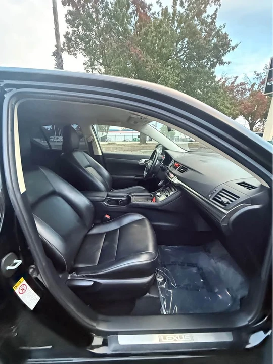 2016 Lexus CT - Image 8 of 19