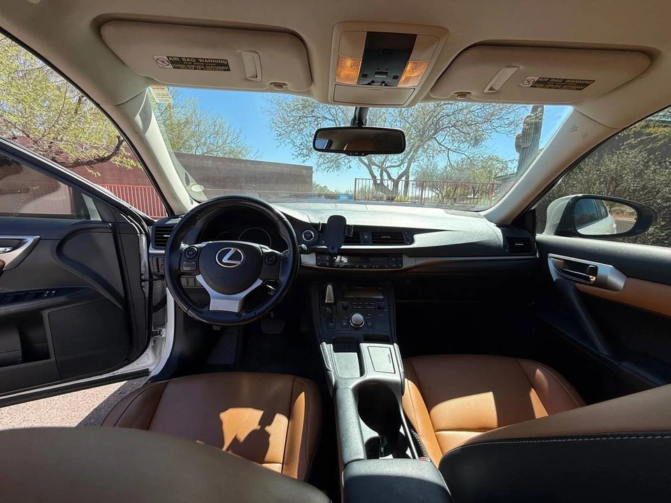 2016 Lexus CT - Image 14 of 19
