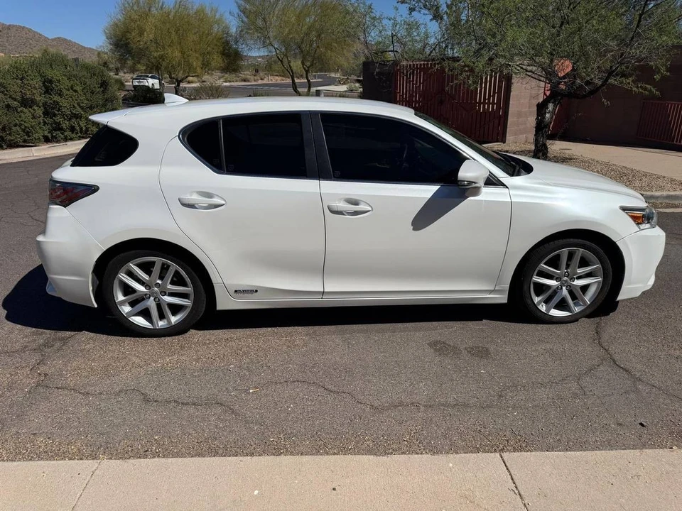 2016 Lexus CT - Image 2 of 19
