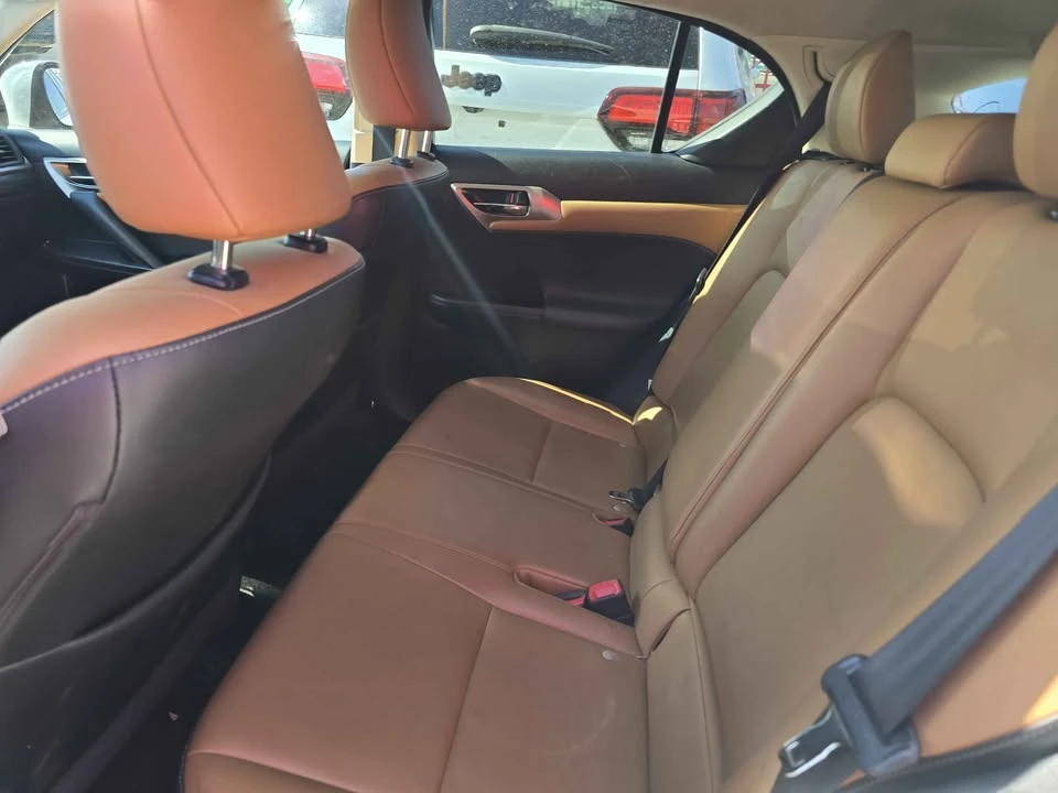 2016 Lexus CT - Image 9 of 12