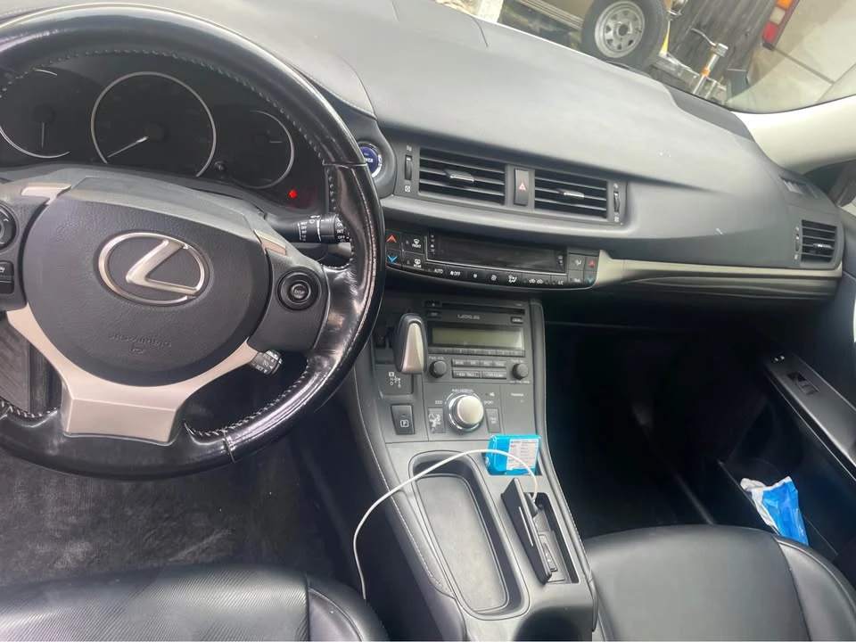 2016 Lexus CT - Image 11 of 13