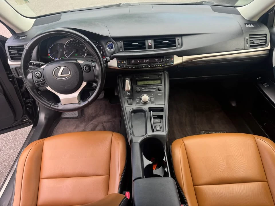 2016 Lexus CT - Image 9 of 11
