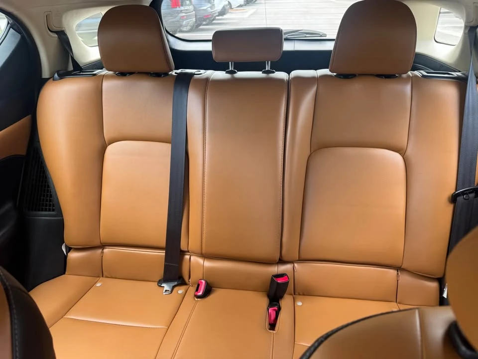 2016 Lexus CT - Image 8 of 11