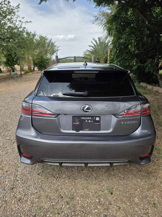 2016 Lexus CT - Image 14 of 19