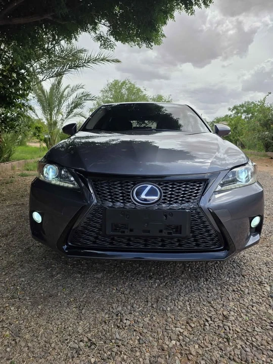 2016 Lexus CT - Image 17 of 19