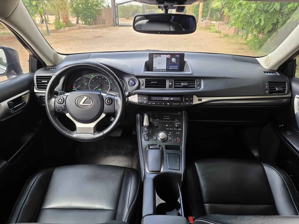 2016 Lexus CT - Image 18 of 19