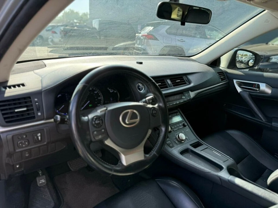 2016 Lexus CT - Image 9 of 21
