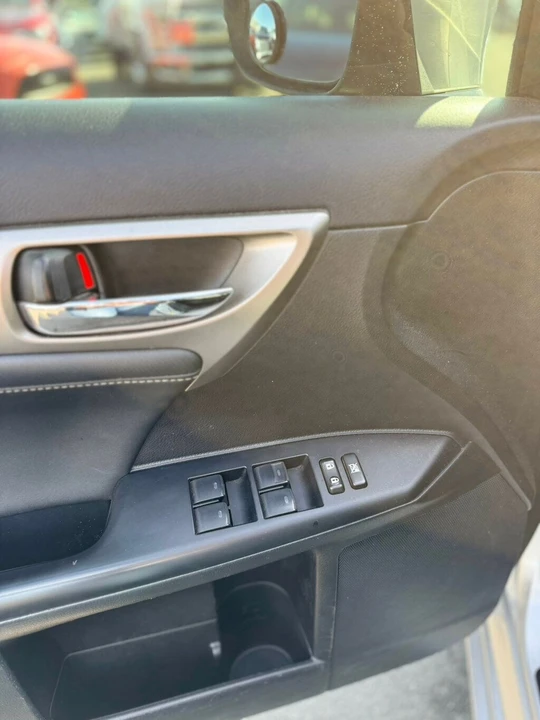 2016 Lexus CT - Image 19 of 21