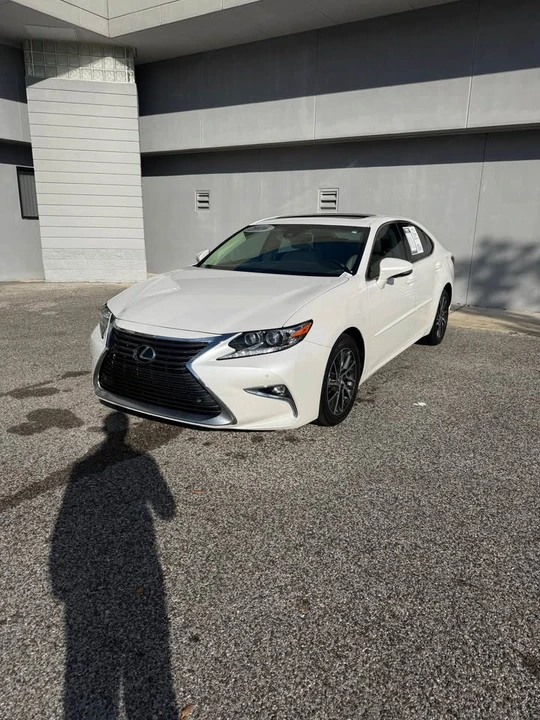 2016 Lexus ES 6th Gen - Image 2 of 7