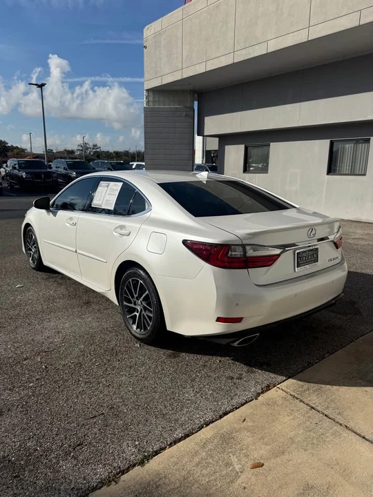 2016 Lexus ES 6th Gen - Image 3 of 7