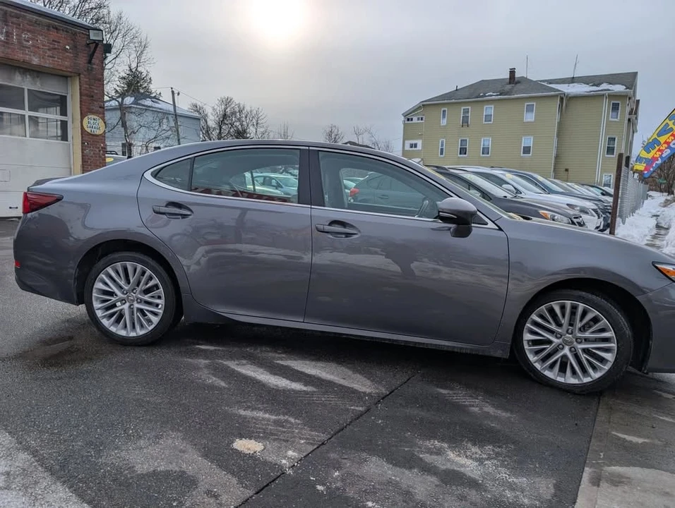 2016 Lexus ES 6th Gen - Image 4 of 20