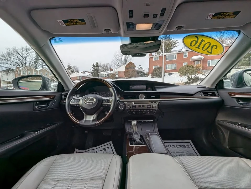 2016 Lexus ES 6th Gen - Image 11 of 20