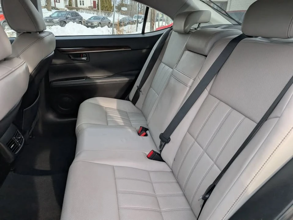 2016 Lexus ES 6th Gen - Image 9 of 20