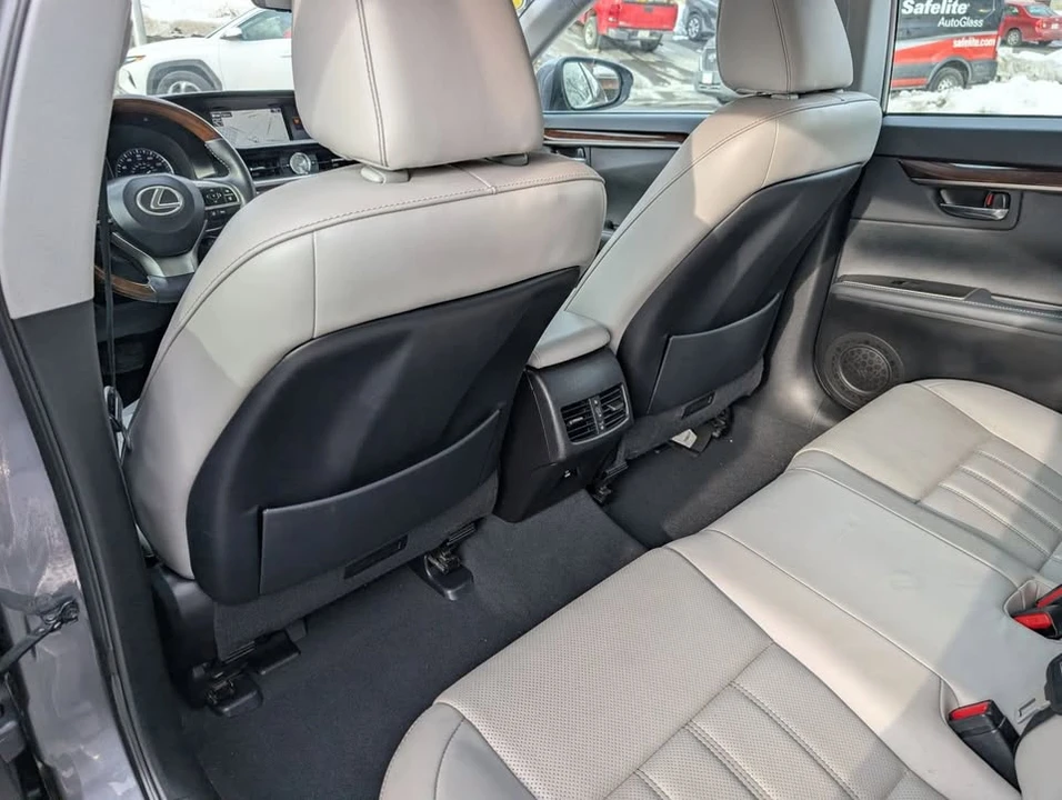 2016 Lexus ES 6th Gen - Image 10 of 20