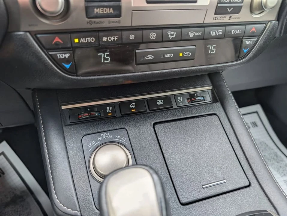 2016 Lexus ES 6th Gen - Image 18 of 20