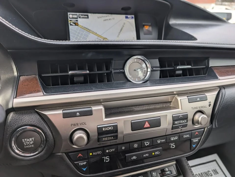 2016 Lexus ES 6th Gen - Image 17 of 20