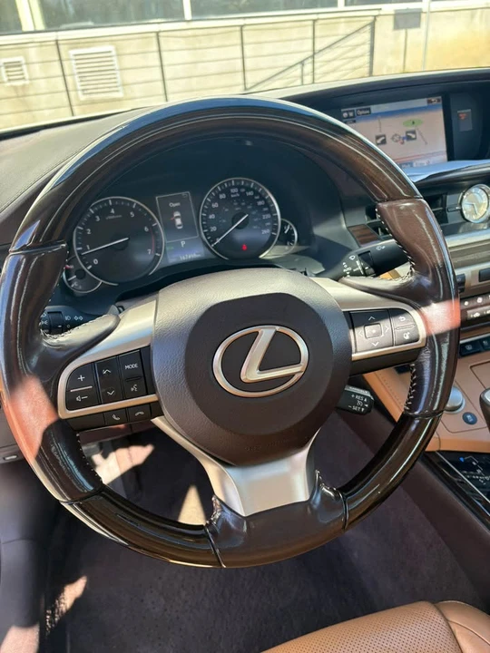 2016 Lexus ES 6th Gen - Image 17 of 20