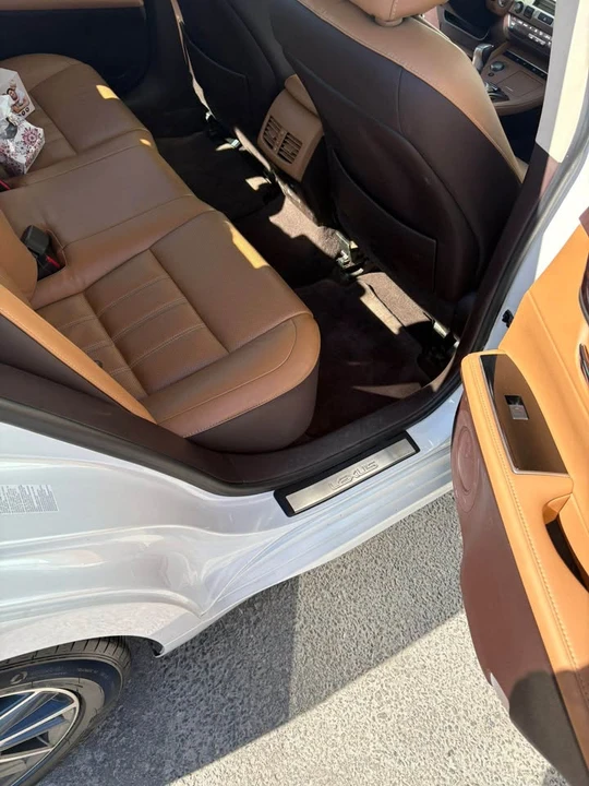 2016 Lexus ES 6th Gen - Image 18 of 20