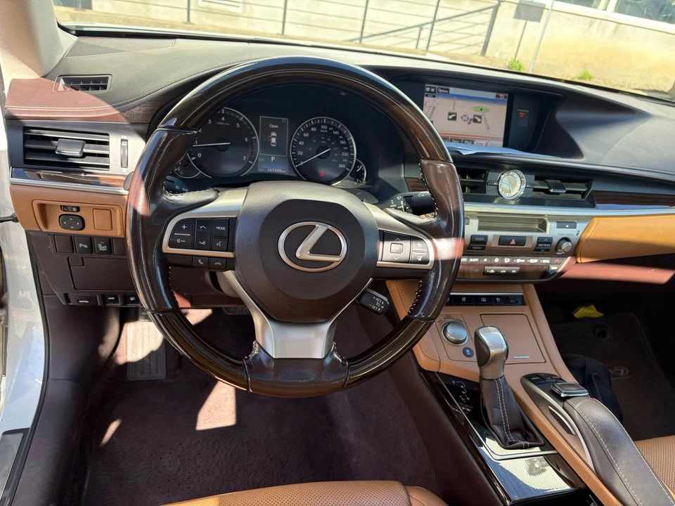 2016 Lexus ES 6th Gen - Image 8 of 20