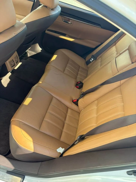 2016 Lexus ES 6th Gen - Image 14 of 20