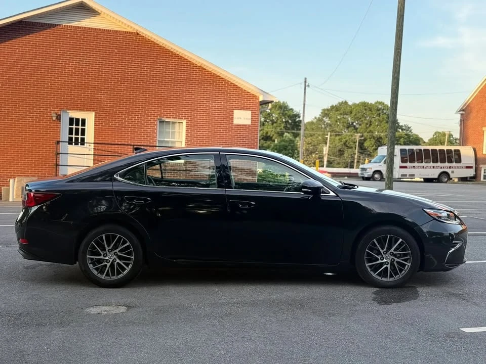 2016 Lexus ES 6th Gen - Image 6 of 13