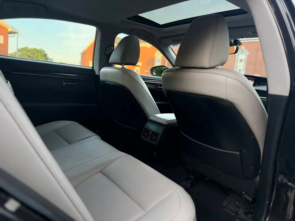 2016 Lexus ES 6th Gen - Image 12 of 13