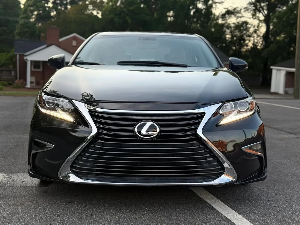 2016 Lexus ES 6th Gen - Image 8 of 13