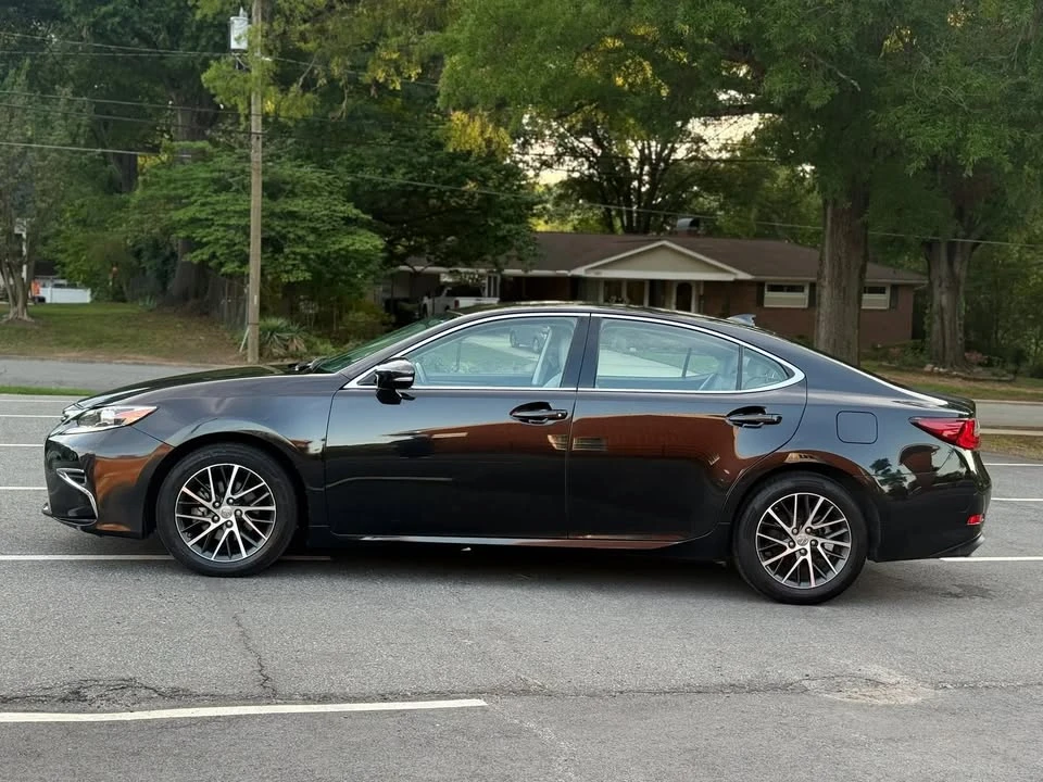 2016 Lexus ES 6th Gen - Image 2 of 13