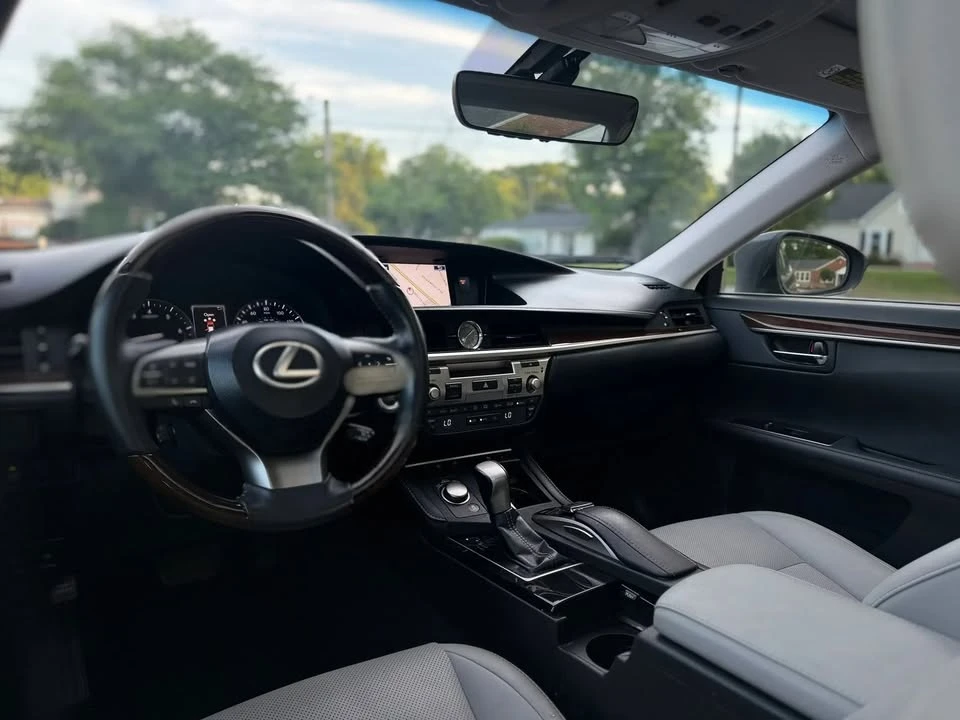 2016 Lexus ES 6th Gen - Image 9 of 13