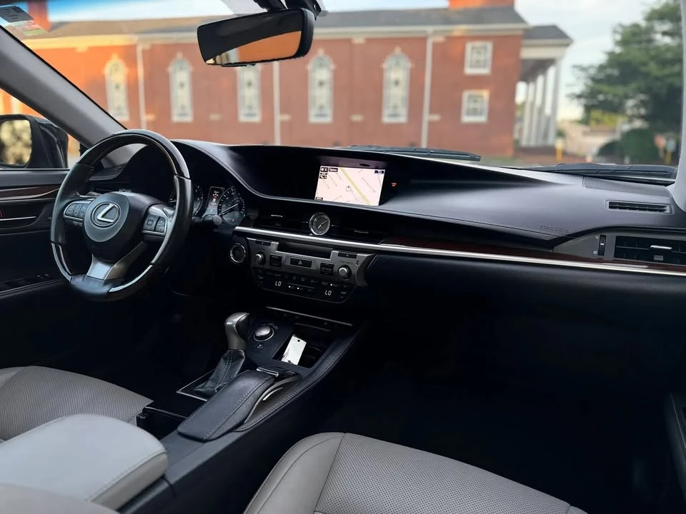 2016 Lexus ES 6th Gen - Image 11 of 13